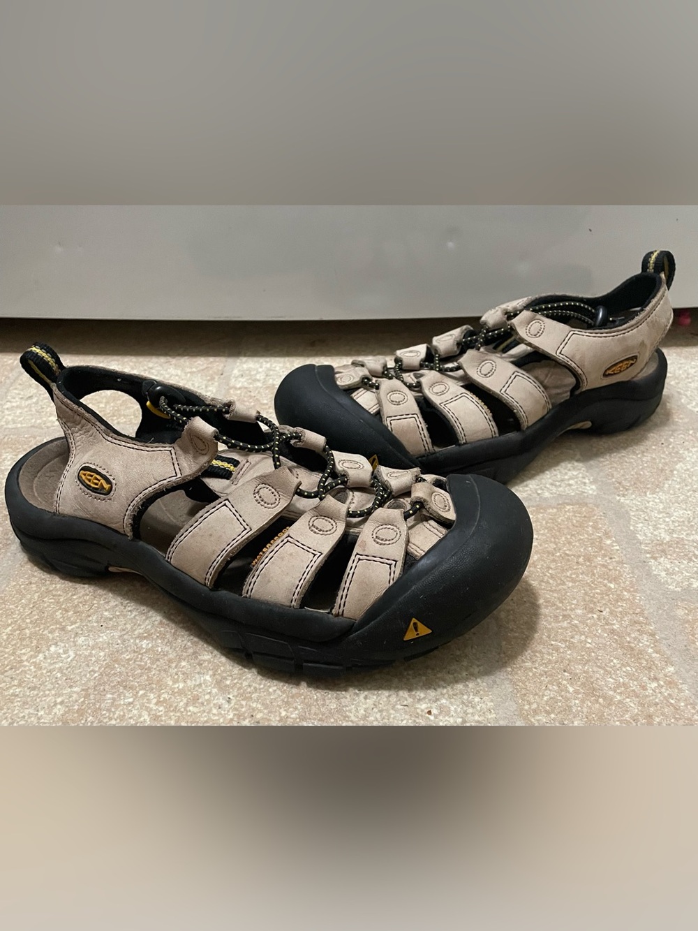 Keen Women's Newport H2 Brown Leather Hiking Trail Water Sandals Size 7.5